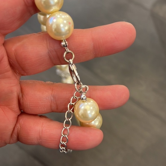 NWOT PEARL NECKLACE - Picture 10 of 13